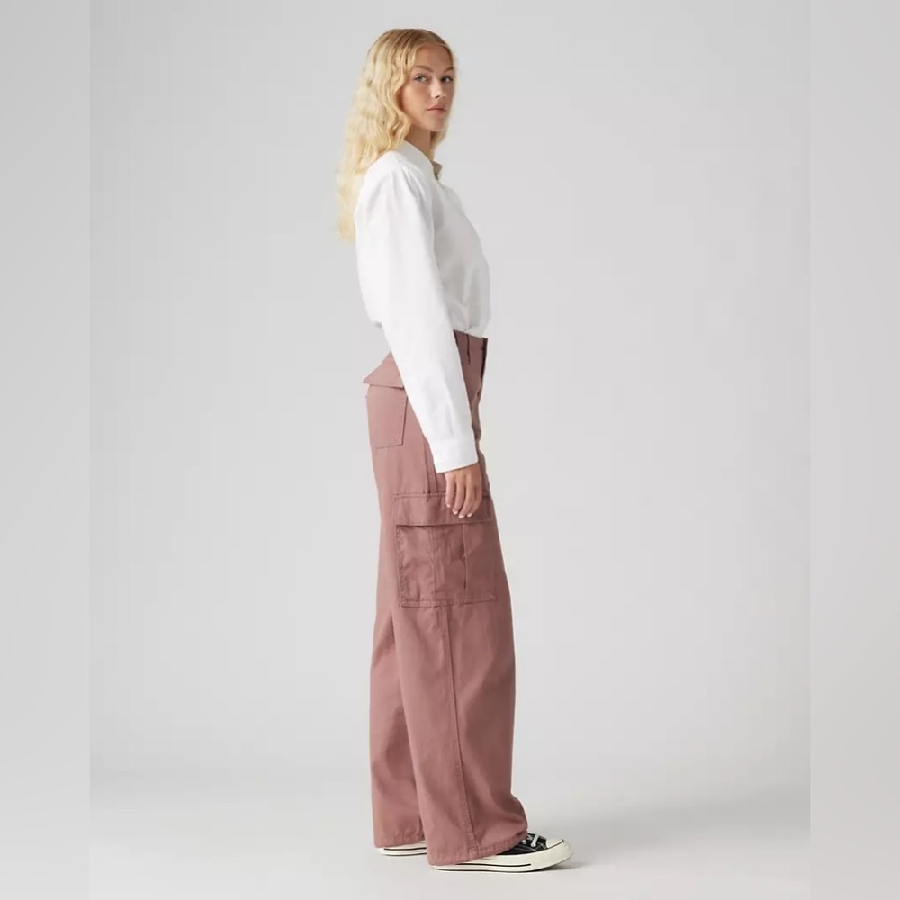 NWT Levi's Women's '94 Baggy Cargo, Rose Taupe - Picture 2 of 10